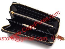  ルイヴィトン　LOUIS VUITTON　ヴィトン　財布　LV　ヴェルニ　ドット　インフィニティ　ヤヨイ・クサマ　LV　ラウンドジップ長財布　ジッピーウォレット　ノワール　M91573  品番 M91573  商品名 ルイ・ヴィトン　ヴェルニ　ドット　インフィニティ　ヤヨイ・クサマ　ジッピーウォレット　ノワール  商品詳細 草間弥生とルイ・ヴィトンのコラボによって生み出された「ヤヨイ・クサマコレクション」人気のジッピーウォレットに無限の水玉が描かれたデザインです。 ・「YAYOI KUSAMA」と「Louis Vuitton」のシグネチャーが内側レザーに刻印されています。 ・マチ付き札入れx3 ・カードポケットx8 ・ポケットx3 ・ファスナー付小銭入れ ・ライニング：カーフレザー(ブラック) ・カラー：ノワール（ブラックxホワイト） ・当店の商品は、新品のみのお取り扱いです。  サイズ ヨコ19.5cmxタテ10cmxマチ2cm  素材 パテントレザー（モノグラムの型押し）  付属品 保存袋  お客様へ ※こちらは限定商品のため、「入荷待ち」表示がされている場合、ご注文いただきましても再入荷しないこともございます。予めご了承くださいませ。  備考 ※販売価格は送料込みの金額ですが一部地域、離島は別途送料がかかる場合がございます。予めご了承ください。